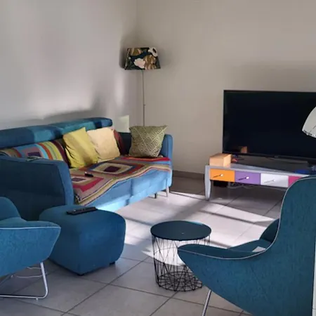 1 2 Personnes Dans Maison Avec Jardin Proche Centres D'interet Et Commerces Отель типа 